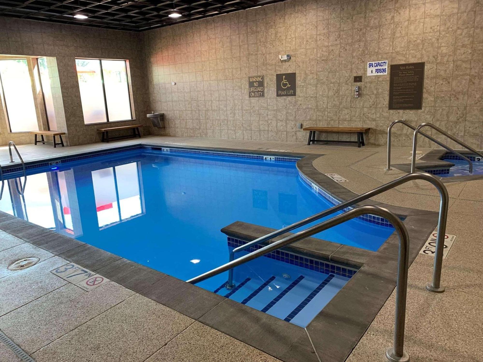 Radisson Hotel River Falls Экстерьер фото
